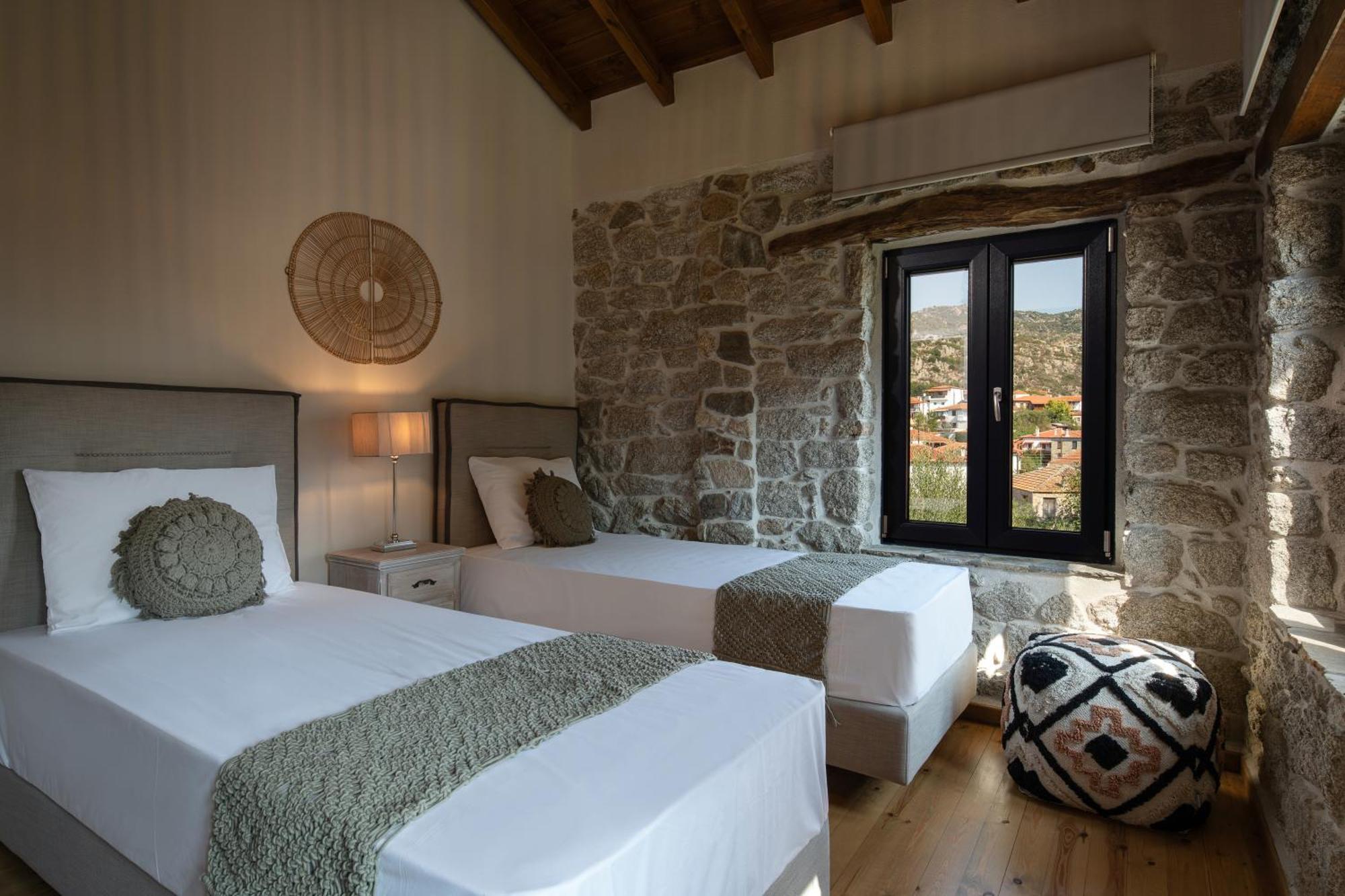 Lithos Villas Apollon Сикия Екстериор снимка